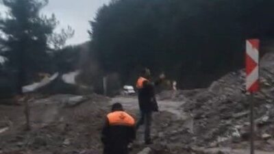 Kastamonu’da daha önce meydana gelen heyelan sonrası ulaşıma kapanan ve