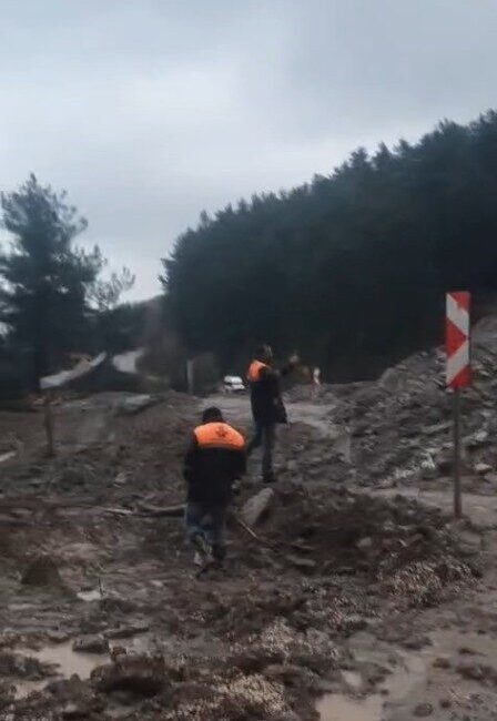 Kastamonu’da daha önce meydana gelen heyelan sonrası ulaşıma kapanan ve