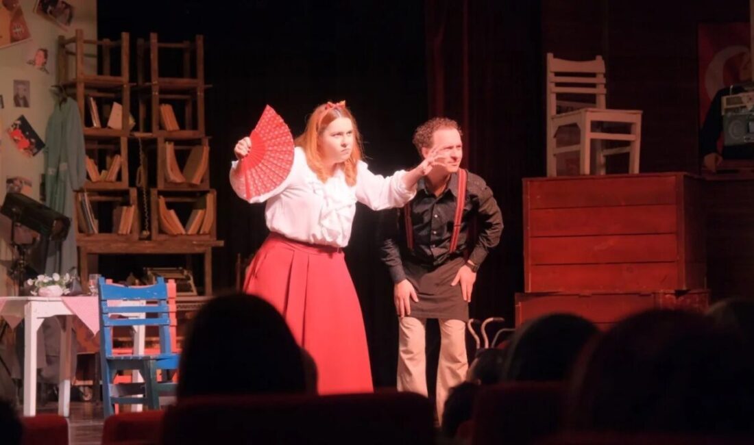 İnegöl Belediyesi’nin “Sahnede Festival Var” sloganıyla düzenlediği Tiyatro Festivali başladı.