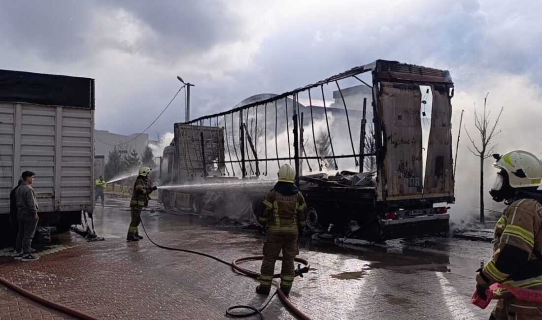 Bursa’nın İnegöl ilçesinde park halindeki sünger yüklü tır dorsesinde çıkan