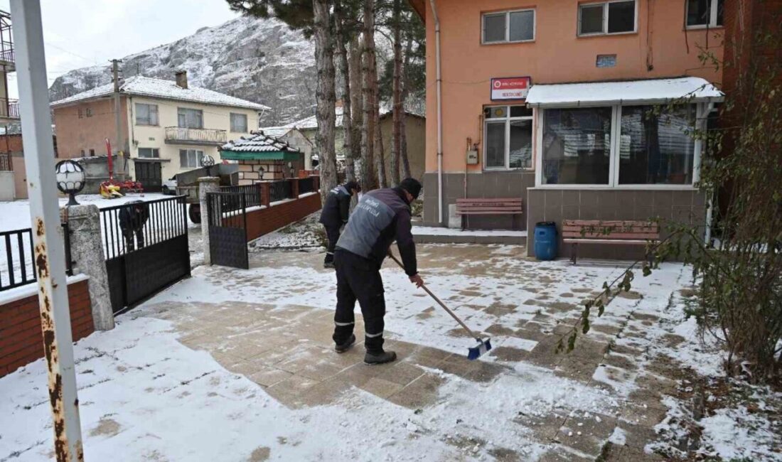 Eskişehir İnönü Belediyesi, kış mevsimiyle birlikte artan buzlanma riskine karşı