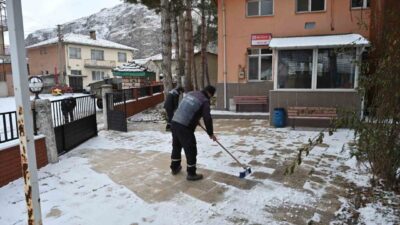 Eskişehir İnönü Belediyesi, kış mevsimiyle birlikte artan buzlanma riskine karşı