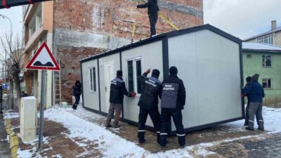 Eskişehir İnönü Belediyesi, ilçedeki çalışan vatandaşların soğukta araç beklerken üşümemeleri