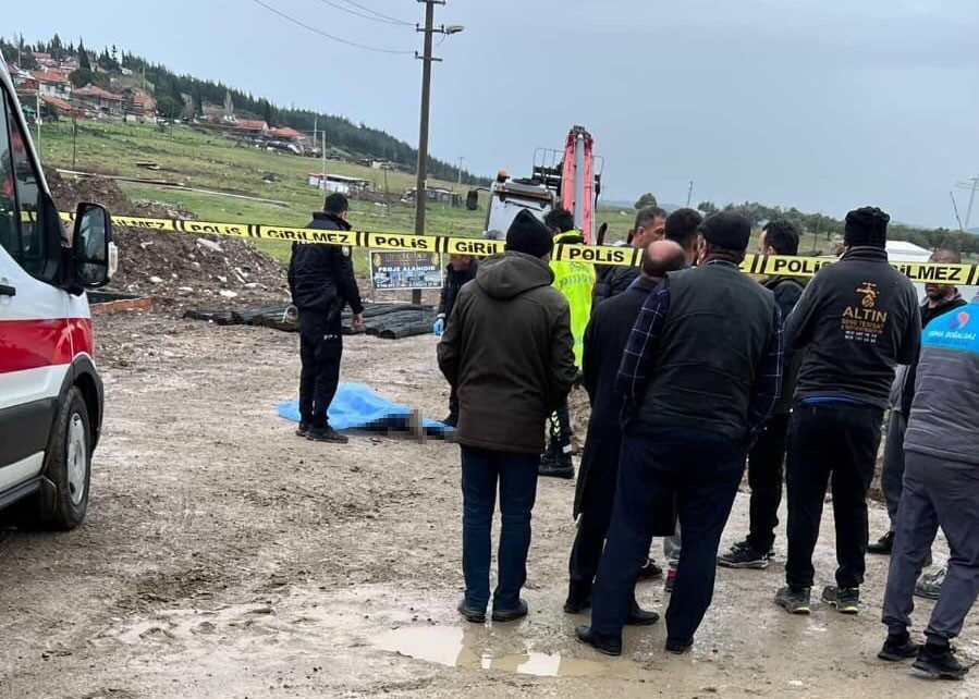 İzmir’in Aliağa ilçesinde bir inşaat şantiyesinde iş makinesinin çarptığı kişi