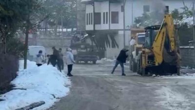 Karabük’ün Safranbolu ilçesinde bir iş makinesinde çıkan yangın itfaiye ekiplerince