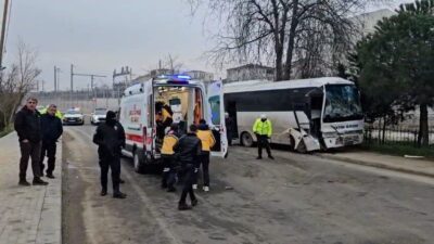Tekirdağ’ın Çerkezköy ilçesinde iki işçi servisinin kafa kafaya çarpışması sonucu