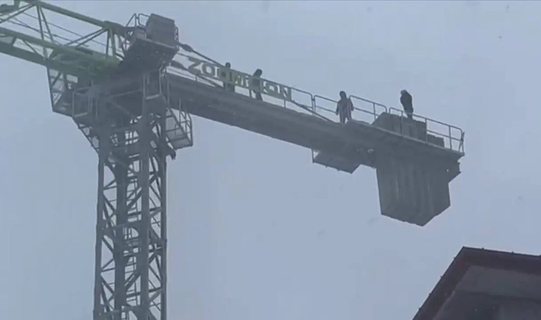 Samsun’un Çarşamba ilçesinde yapımı süren toplu konut inşaatında çalışan bazı