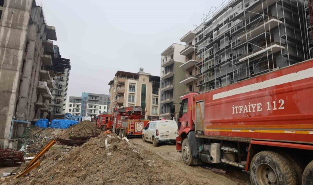 Hatay’ın Defne ilçesinde işçilerin kaldığı apartman dairesi alevlere teslim olarak