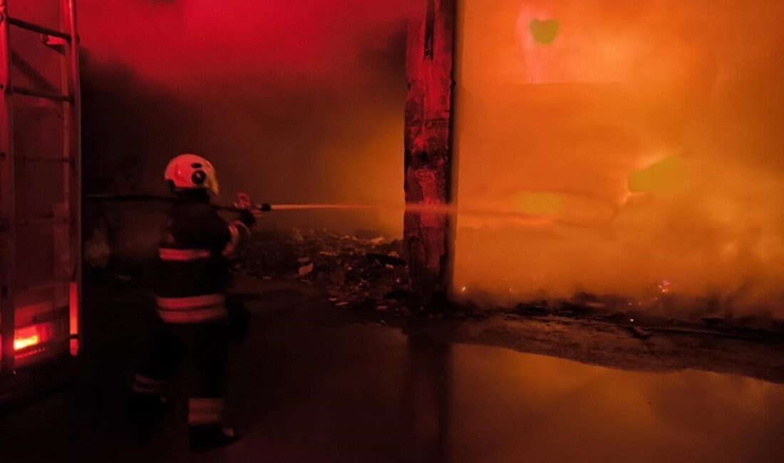 Hatay’da metruk binada çıkan yangın, çevredeki binalara sıçramadan söndürüldü. Yangın;