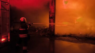 Hatay’da metruk binada çıkan yangın, çevredeki binalara sıçramadan söndürüldü. Yangın;