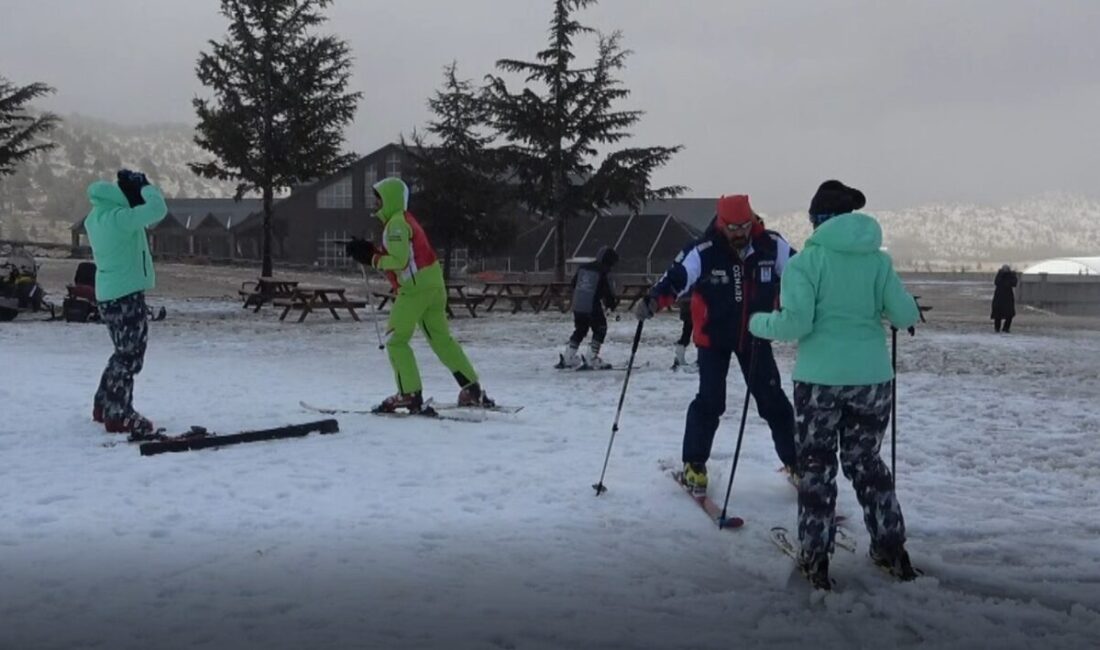 Davraz Kayak Merkezi’nde etkili olan kar yağışı özellikle zirvede kendini