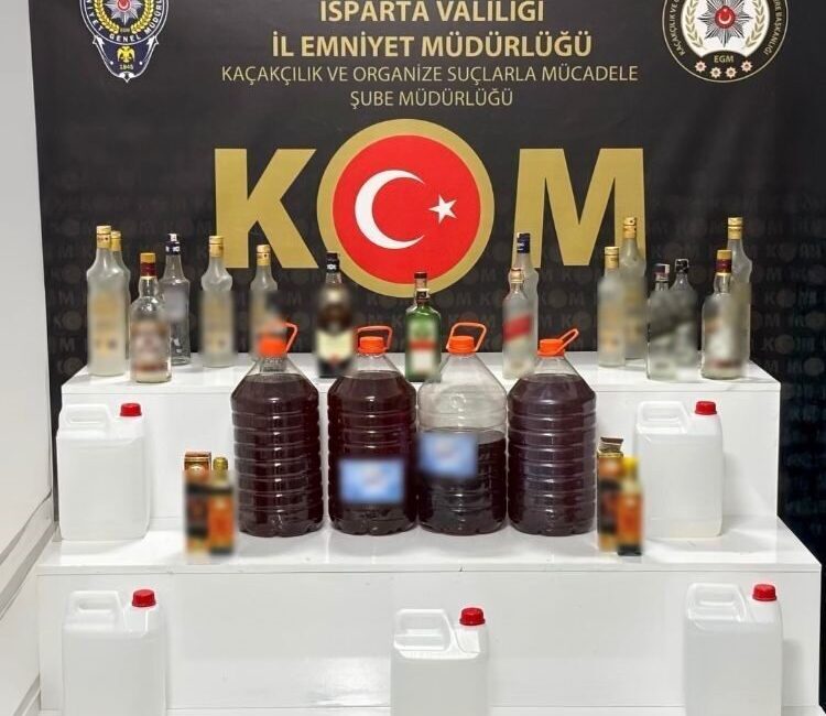 Isparta’da polis ekiplerince düzenlenen operasyonda el yapımı alkol, etil alkol