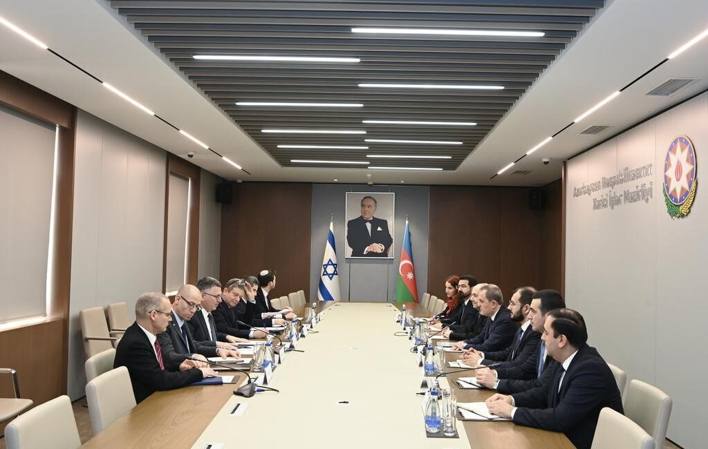 İsrail Dışişleri Bakanı Gideon Saar, Azerbaycan Dışişleri Bakanı Ceyhun Bayramov