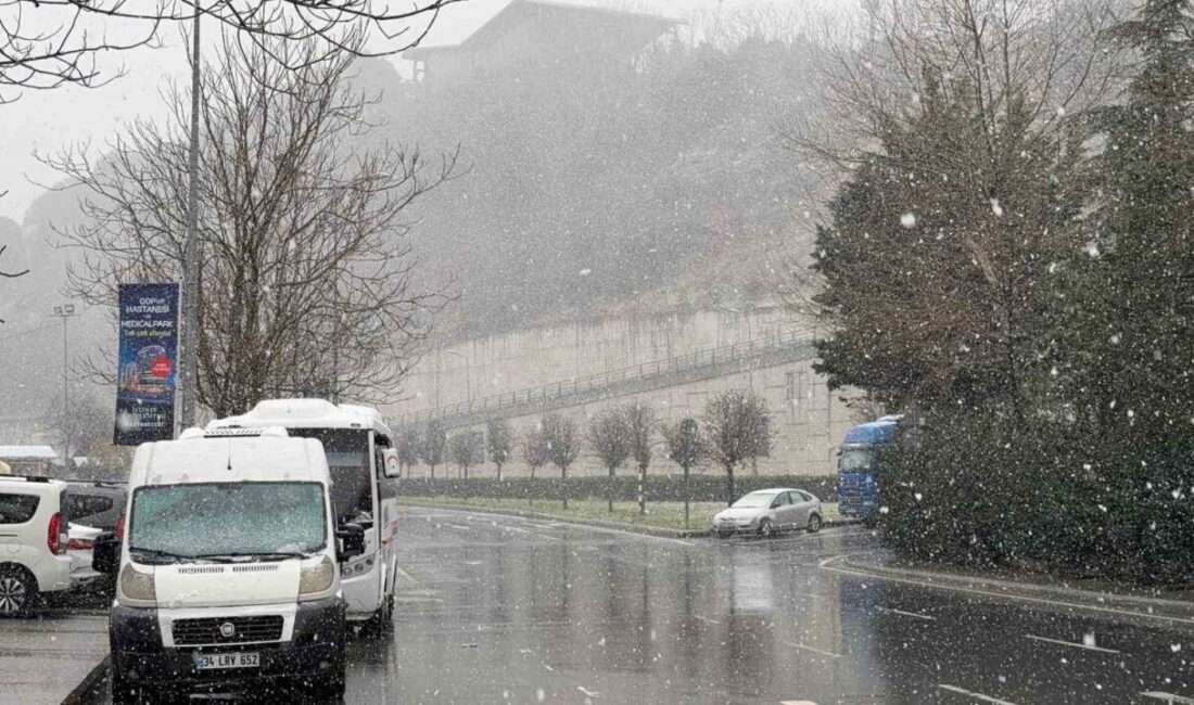 İstanbul’un bazı bölgelerinde kar yağışı etkili oluyor. Esenler Otogar mevkiinde,