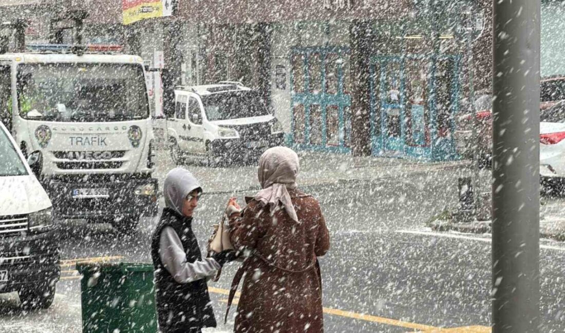 İstanbul’da kar yağışı yeniden etkili olmaya başladı. Lapa lapa yağan
