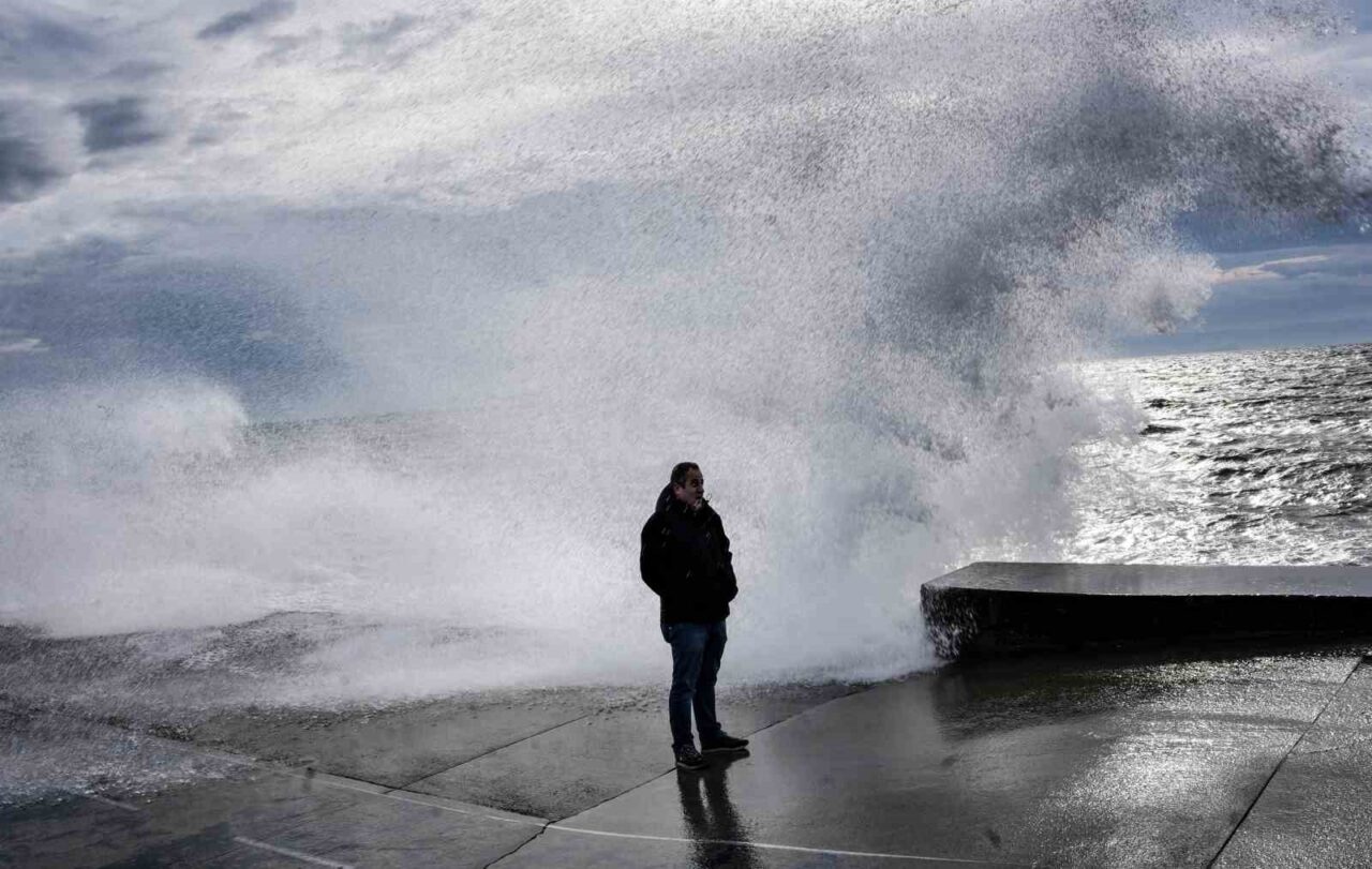 İstanbul’da iki gündür etkili olan fırtına ve lodos nedeniyle sahil