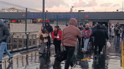 İstanbul’da vatandaşların kar uyarılarını dikkate alması ile metrobüs, metro, E-5