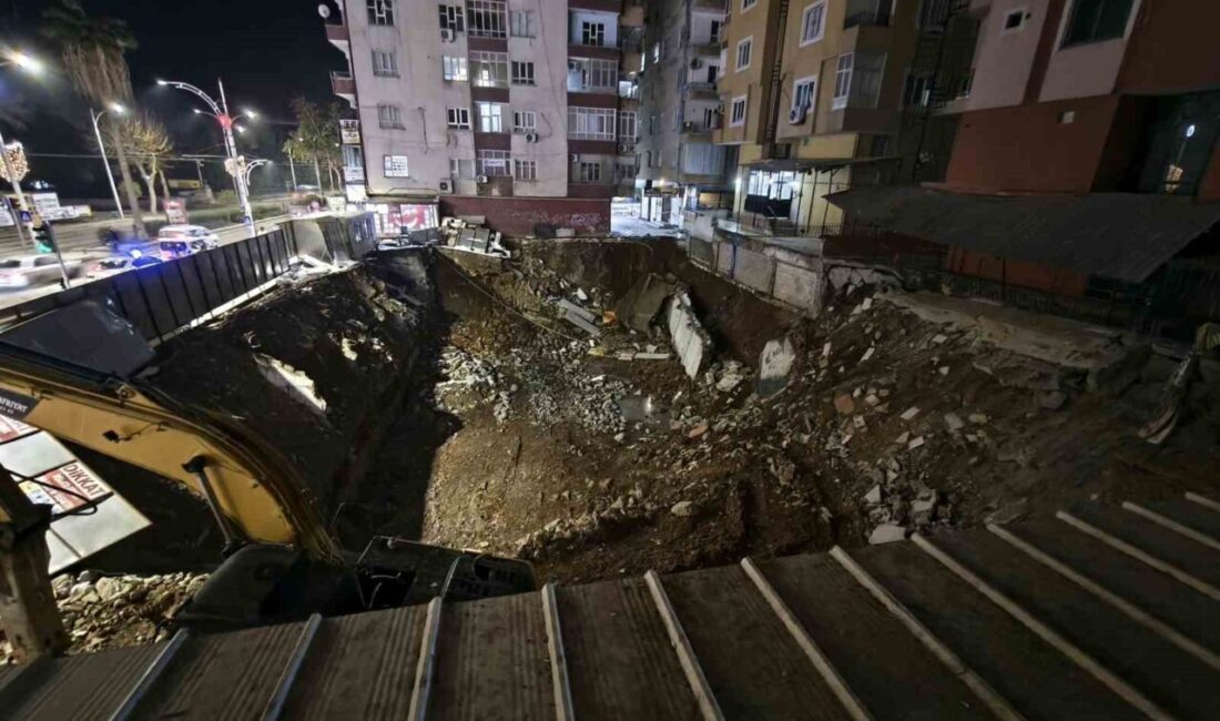 Şanlıurfa’da inşaat temel çukurunun bitişiğindeki binanın istinat duvarı çöktü. Binada