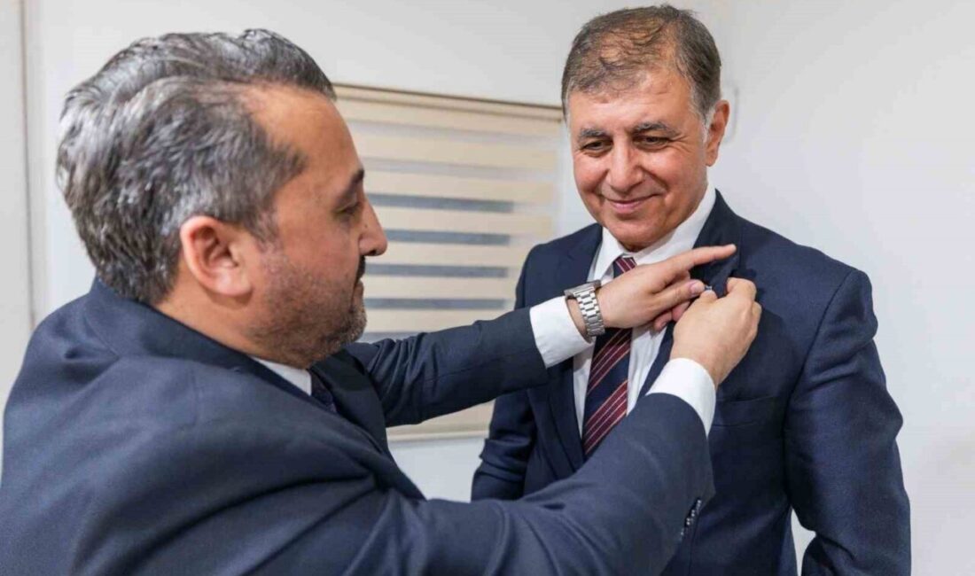 İzmir-Bakü kardeş şehir ilişkilerinin 40. yılı dolayısıyla İZAZDER Başkanı Perviz