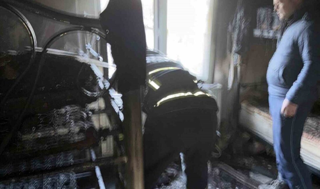 Muğla’nın Menteşe ilçesi kırsal Denizova Mahallesi’nde bir evde çıkan yangın,