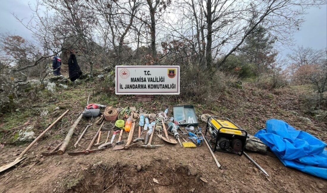 Manisa’nın Gördes ilçesinde izinsiz kazı yapan 5 şüpheli, jandarma ekiplerince