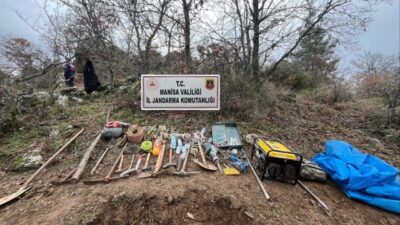 Manisa’nın Gördes ilçesinde izinsiz kazı yapan 5 şüpheli, jandarma ekiplerince