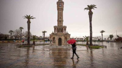 İzmir Büyükşehir Belediyesi, sabah saatlerinde etkili olan kuvvetli sağanak nedeniyle