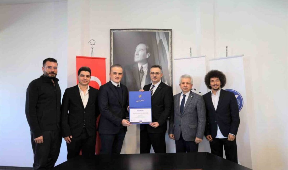 Eğitim kalitesini artırmak hedefiyle teknolojik altyapısını, müfredatını ve öğretim kadrosunu