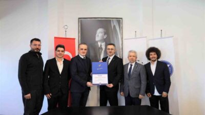 Eğitim kalitesini artırmak hedefiyle teknolojik altyapısını, müfredatını ve öğretim kadrosunu