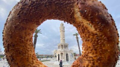 İzmir’in tescilli lezzeti ’İzmir gevreği’ yeni fiyatıyla tezgahlardaki yerini aldı.