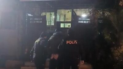 İzmir’in Konak ilçesinde hakkında silahlı yağma suçundan 19 yıl kesinleşmiş