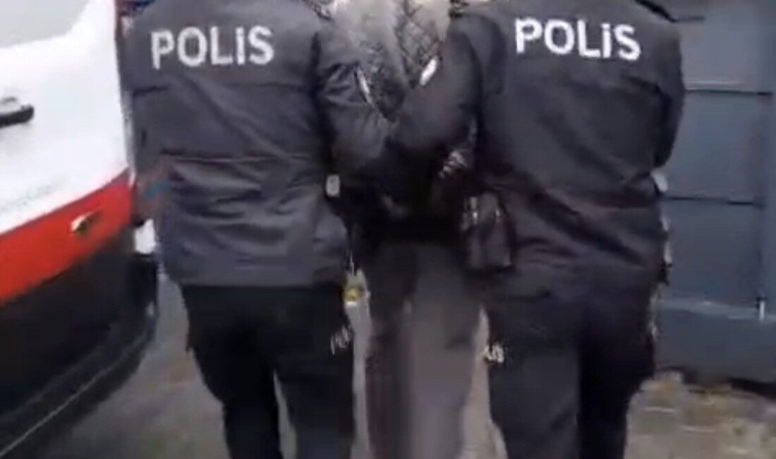 İzmir’in Konak ilçesinde, ’Silahla yağma’ suçundan hakkında kesinleşmiş 24 yıl