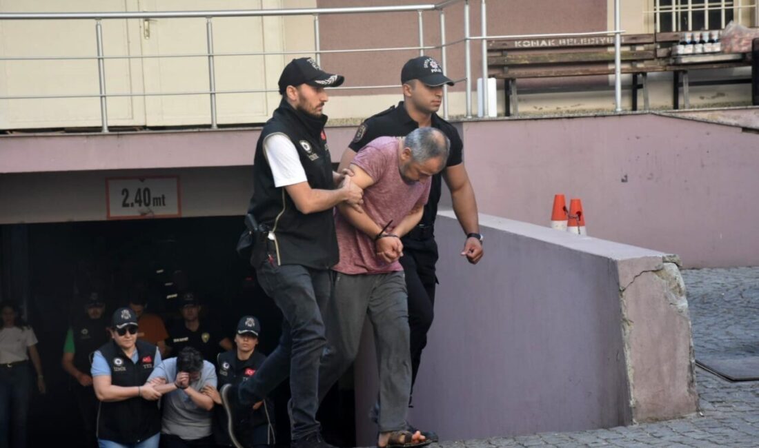 İzmir’in Balçova ilçesinde geçen yıl polis merkezine düzenlenen, 1’i emniyet