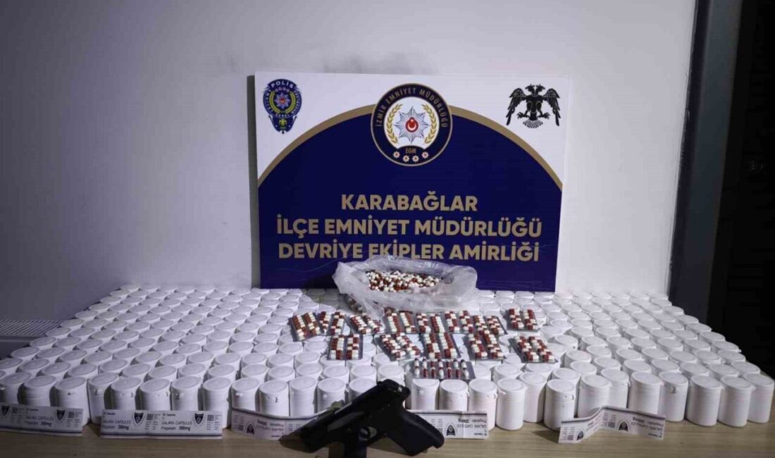 İzmir’in Karabağlar ilçesinde polis ekiplerince bir adrese düzenlenen operasyonda, 17