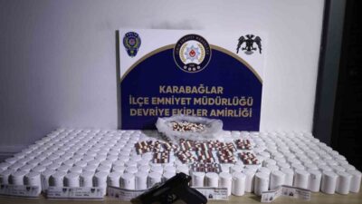 İzmir’in Karabağlar ilçesinde polis ekiplerince bir adrese düzenlenen operasyonda, 17