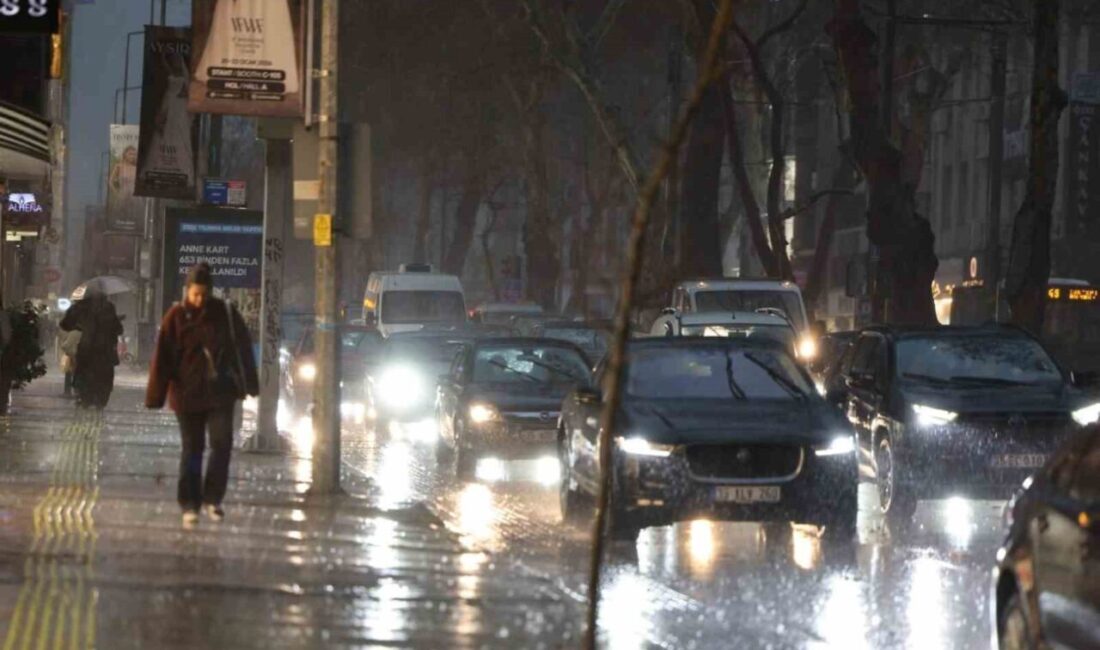 İzmir’de dün akşam başlayan bugün sabah saatlerine kadar süren sağanak