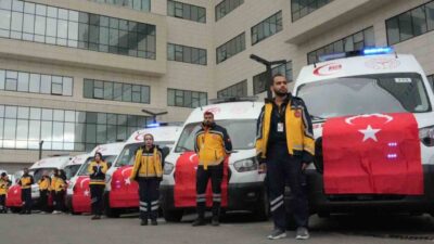 Sağlık Bakanlığı tarafından İzmir’e tahsis edilen 45 yeni ambulans, düzenlenen