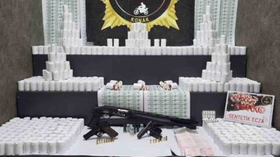 İzmir’in Konak ilçesinde polisin düzenlediği operasyonda 108 bin 472 adet