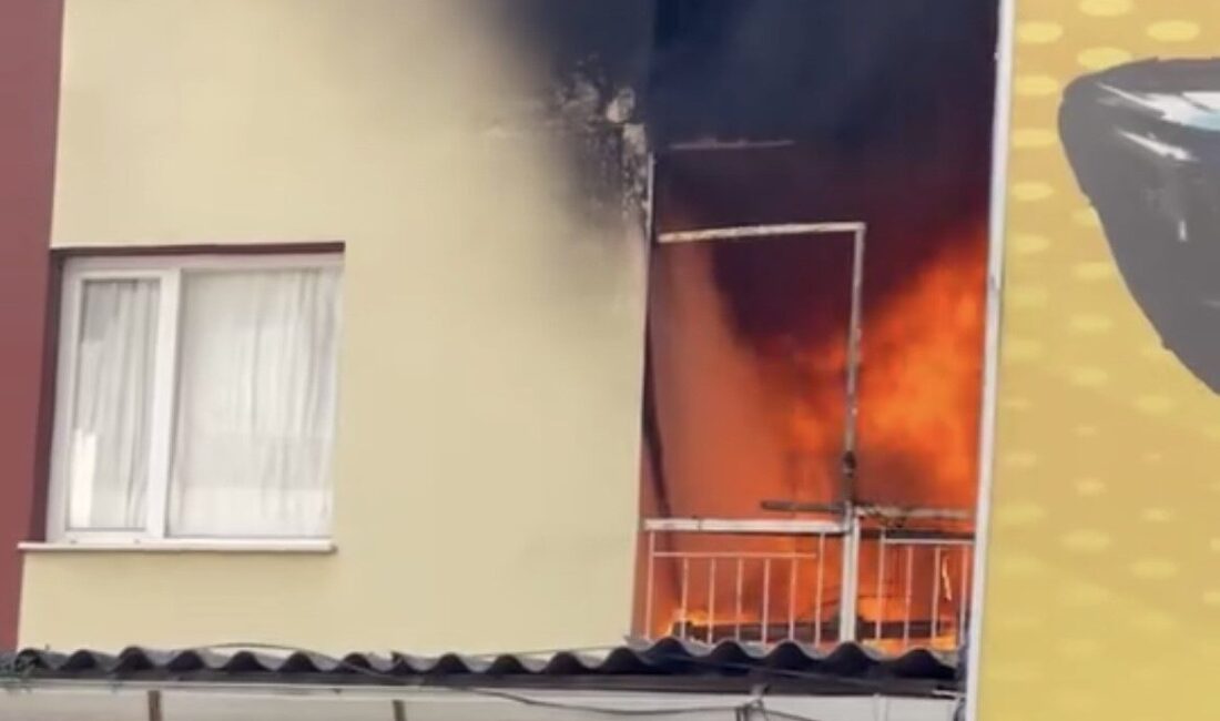 İzmir’in Bornova ilçesinde bir evde çıkan yangın korku dolu anlar