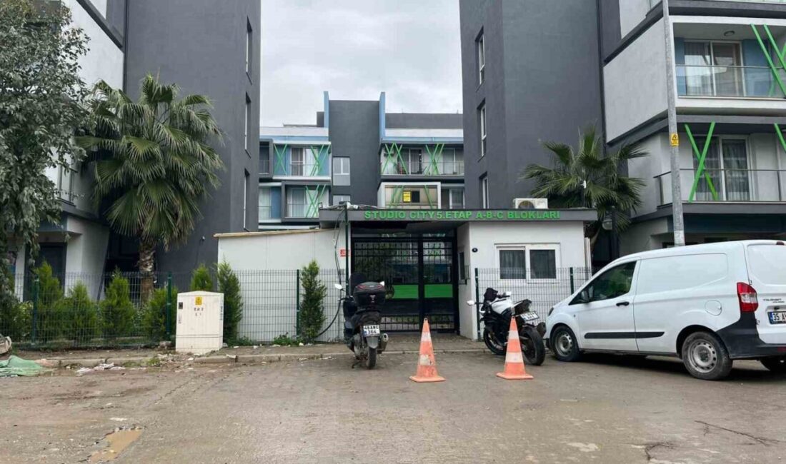 İzmir’in Menemen ilçesinde uzaklaştırma kararı bulunan saplantılı kişi tarafından pusuya