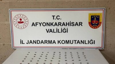Afyonkarahisar’da jandarma tarafından bir adrese yapılan baskında 70 adet tarihi