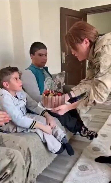 Hakkari İl Jandarma Komutanlığı personeli, özel gereksinimli Doğanay Karakurt’un 10’uncu