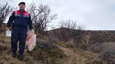 Yozgat’ta Jandarma ekipleri yaban hayvanları için doğaya yem bıraktı. Jandarma
