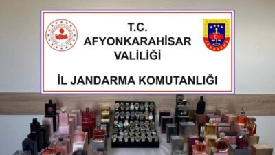 Afyonkarahisar’da jandarma tarafından gerçekleştirilen operasyonda kaçak parfüm ve kol saati
