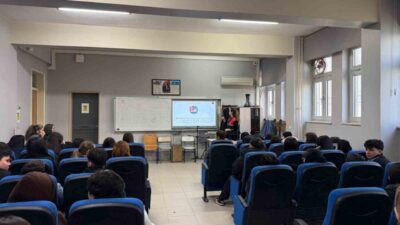 Mersin İl Jandarma Komutanlığı ekipleri, güvenli ve bilinçli internet kullanımını