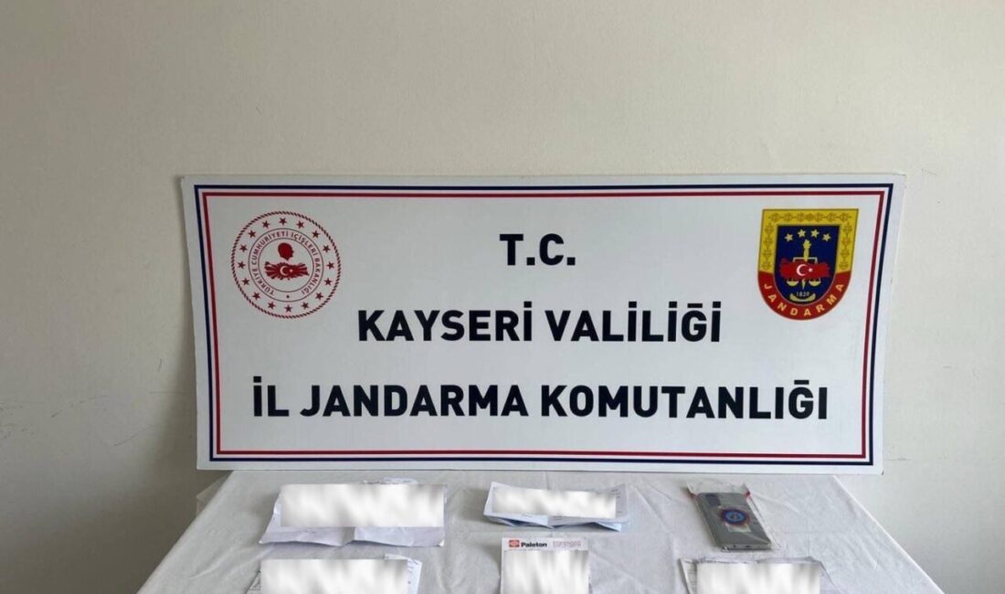 Kayseri’de jandarma ekipleri tarafından tefecilik yapan şahıslara yönelik yapılan operasyonda,