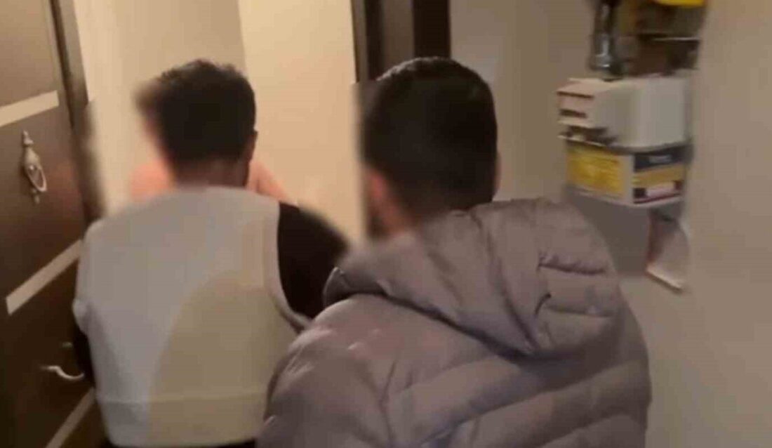 Sakarya’nın Serdivan ilçesinde jazdarma ekiplerince düzenlenen kaçakçılık ve uyuşturucu operasyonunda