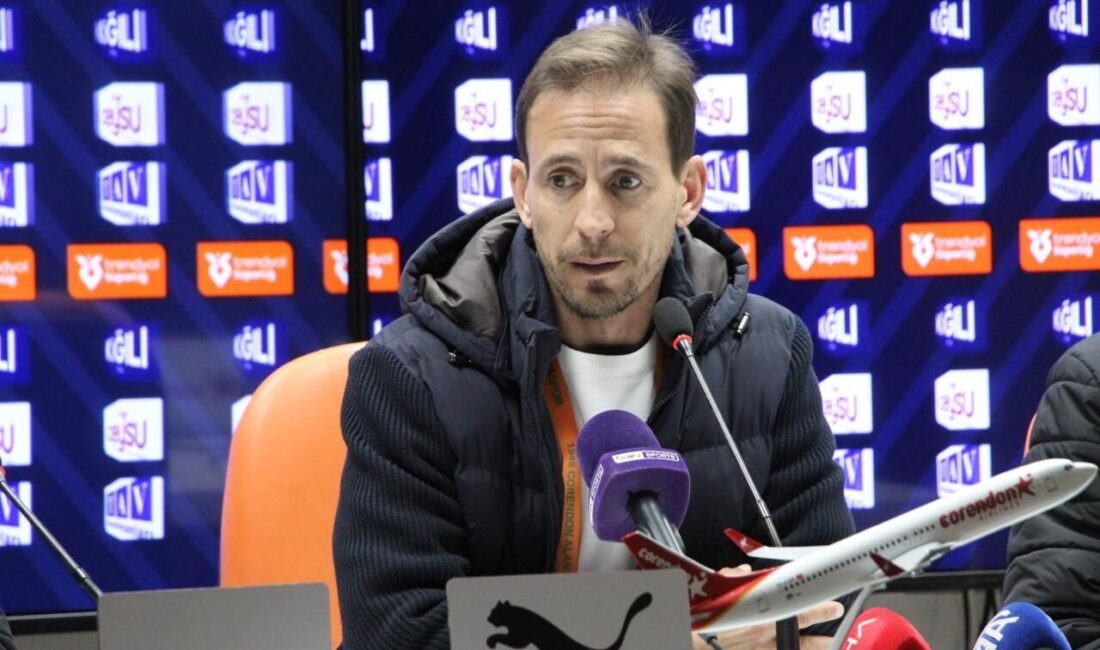 Corendon Alanyaspor Teknik Direktörü Joao Pereira, Eyüpspor maçında riskler aldıklarını