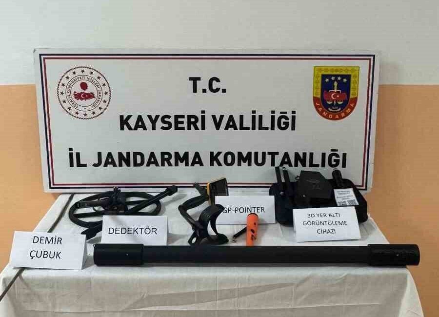 Kayseri’de jandarma ekipleri tarafından kaçak kazı yapan 3 şahıs suçüstü