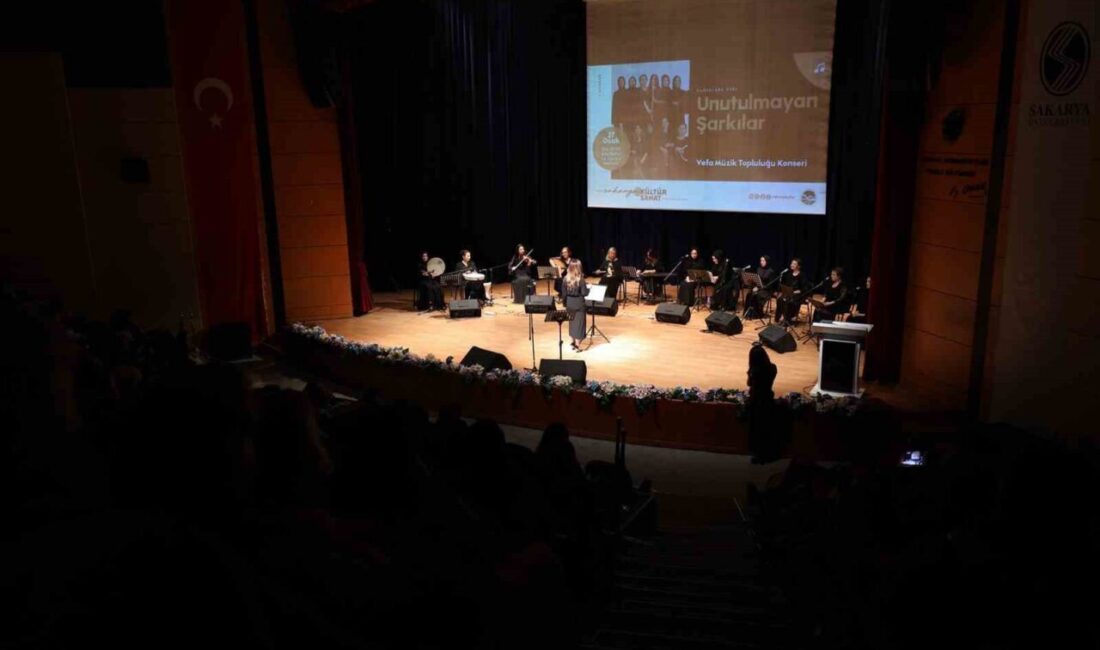 Sakarya’da kadınlara özel düzenlenen “Unutulmayan Şarkılar” konseri yoğun ilgi gördü.